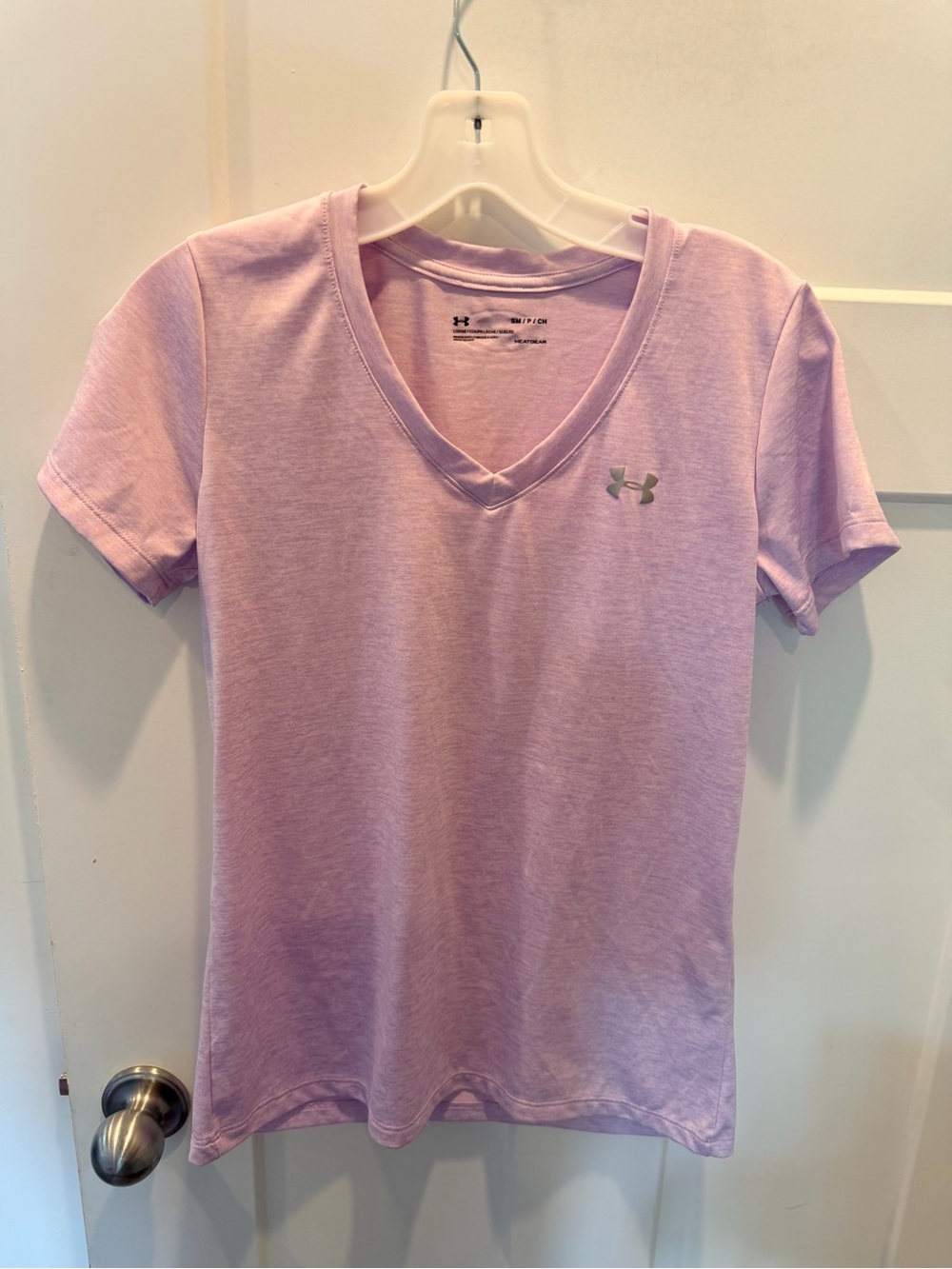Under Armour HeatGear Lavender V Neck Performance Tee Small Athletic Top
